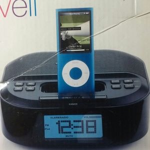 NWT Memorex Clock Radio Charging Station Nice